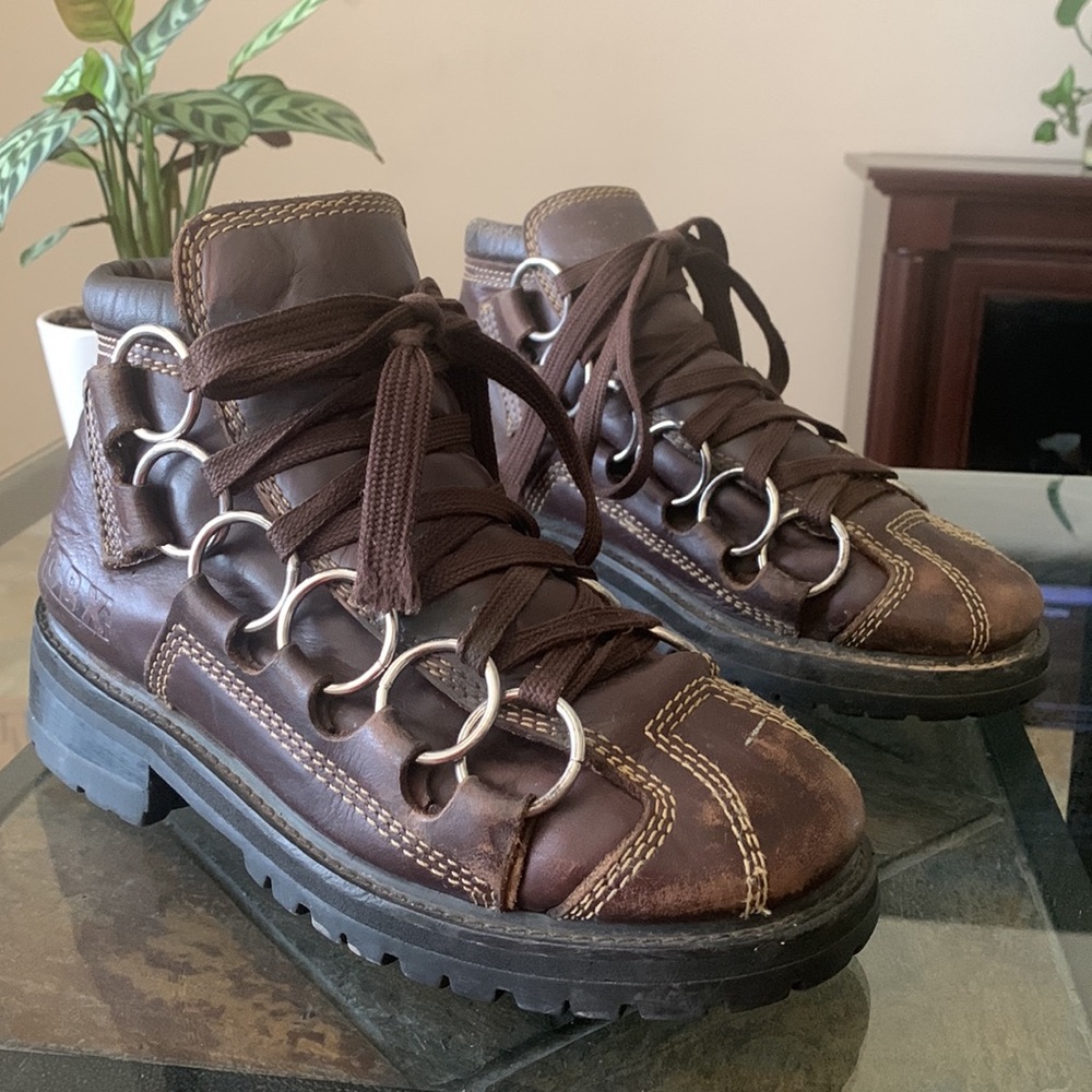 VINTAGE GBX CHUNKY SOLE RING LACE BOOTS